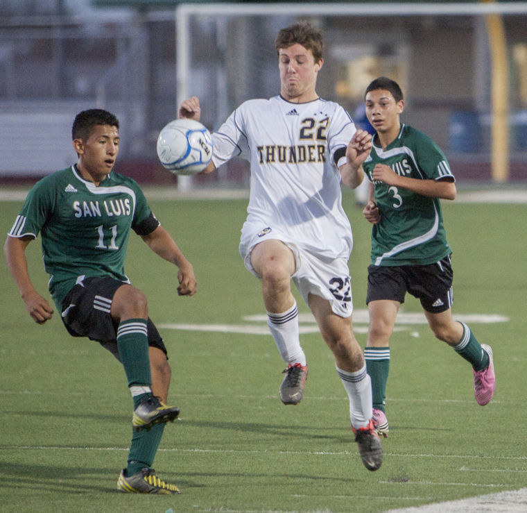Soccer: DV vs San Luis